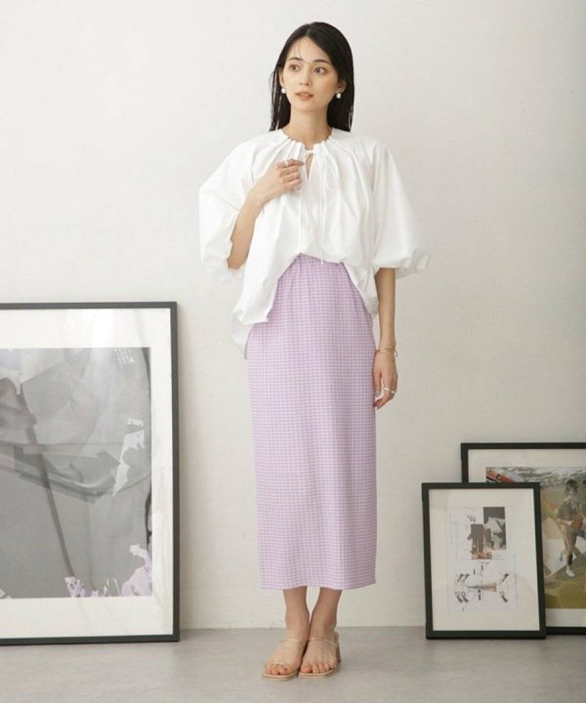 スカートコーデの女性