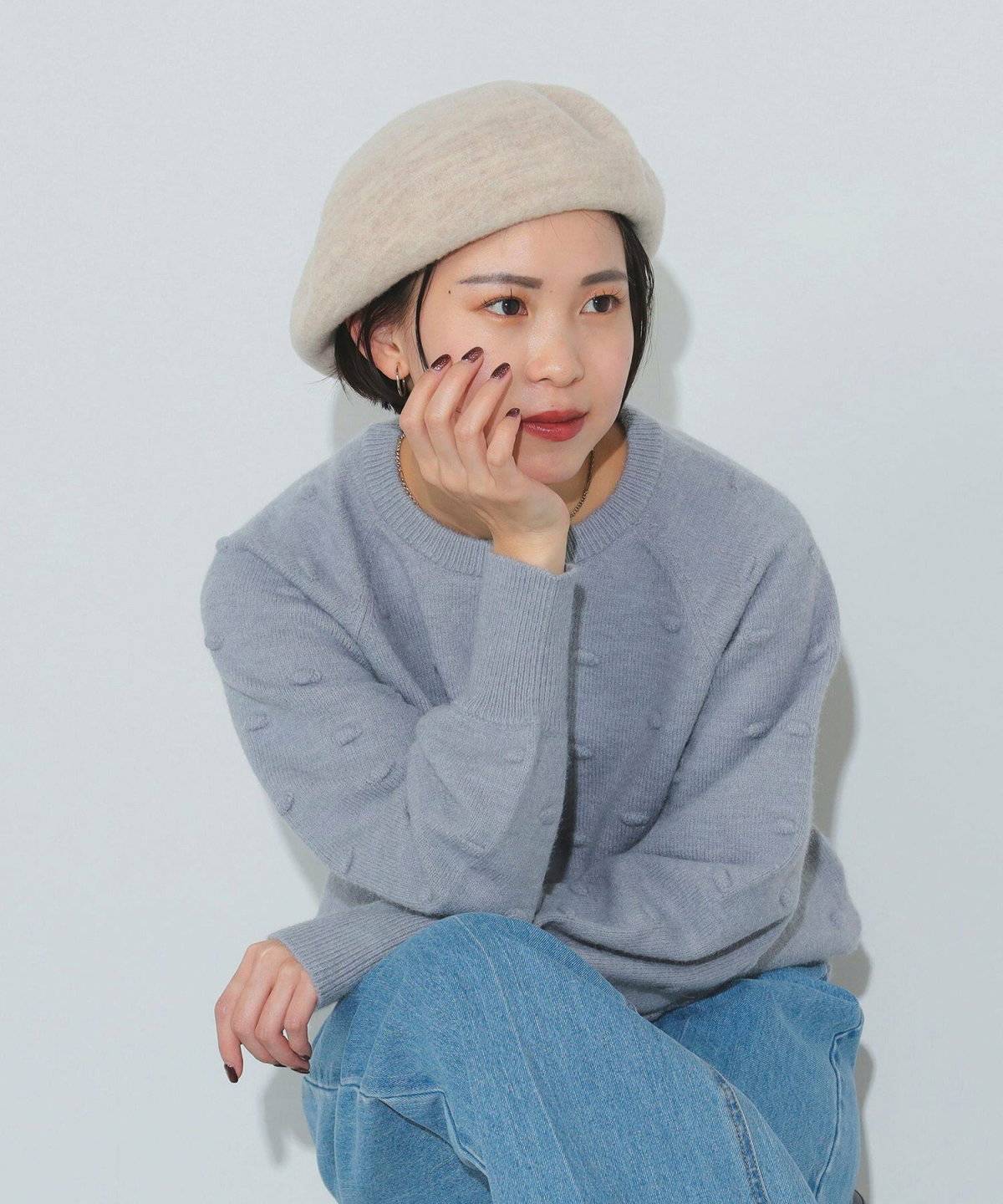 パンツコーデの女性