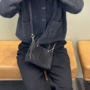 オンオフ問わず持ちたくなる万能さ♡「russet」のミニバッグでつくる抜け感スタイル