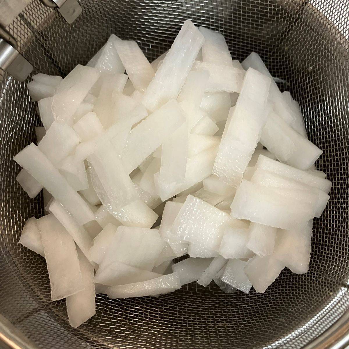 JAグループ公式の「柿と大根のさっぱりなます」のレシピ