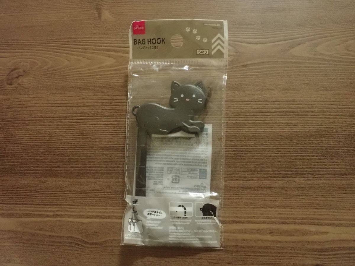 ダイソーのバッグフック(猫)