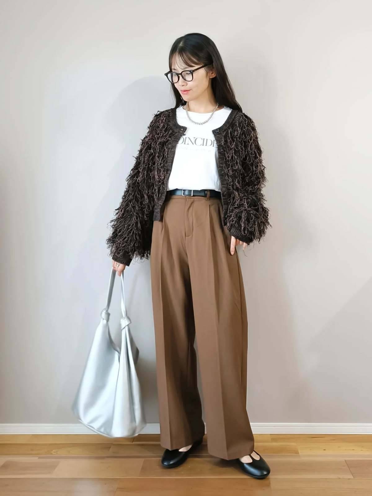 素材感の差を生かしたワントーンコーデ