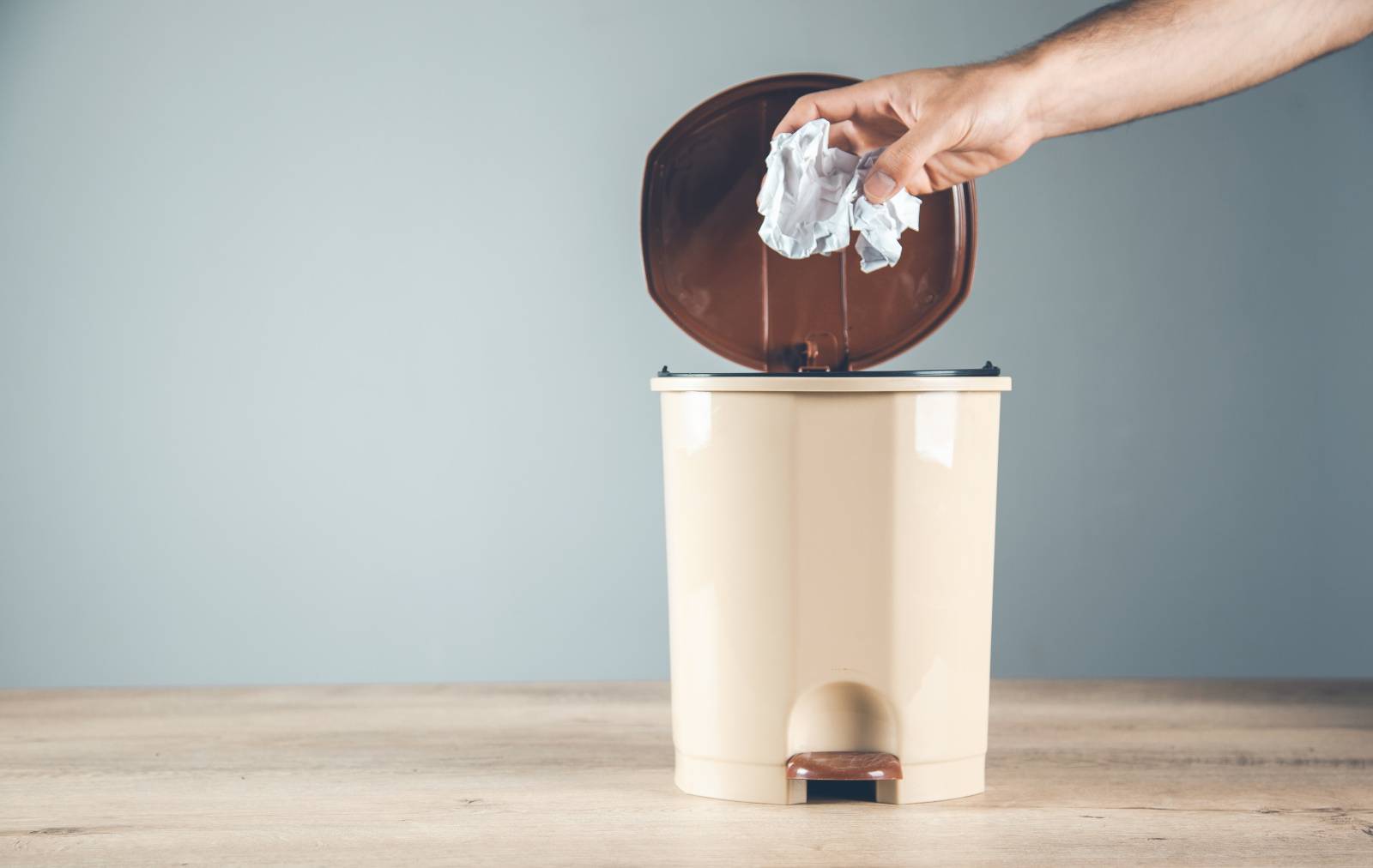 北東　健康運　下がる　ゴミ箱