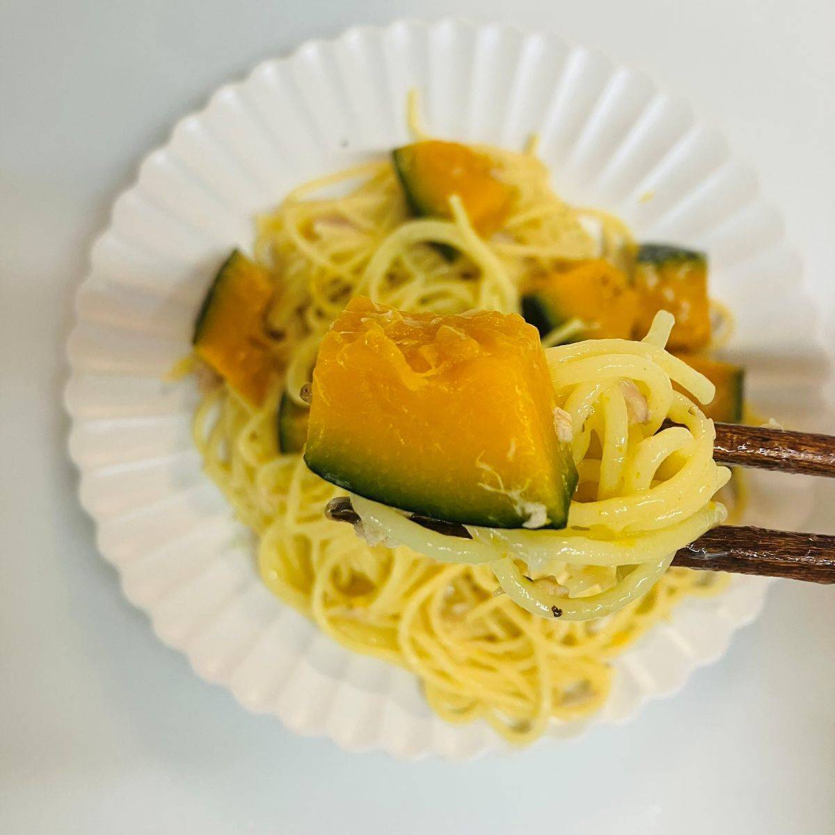 JAグループ公式の「コーンスープの素で♪かぼちゃとサラミのパスタ」のレシピ