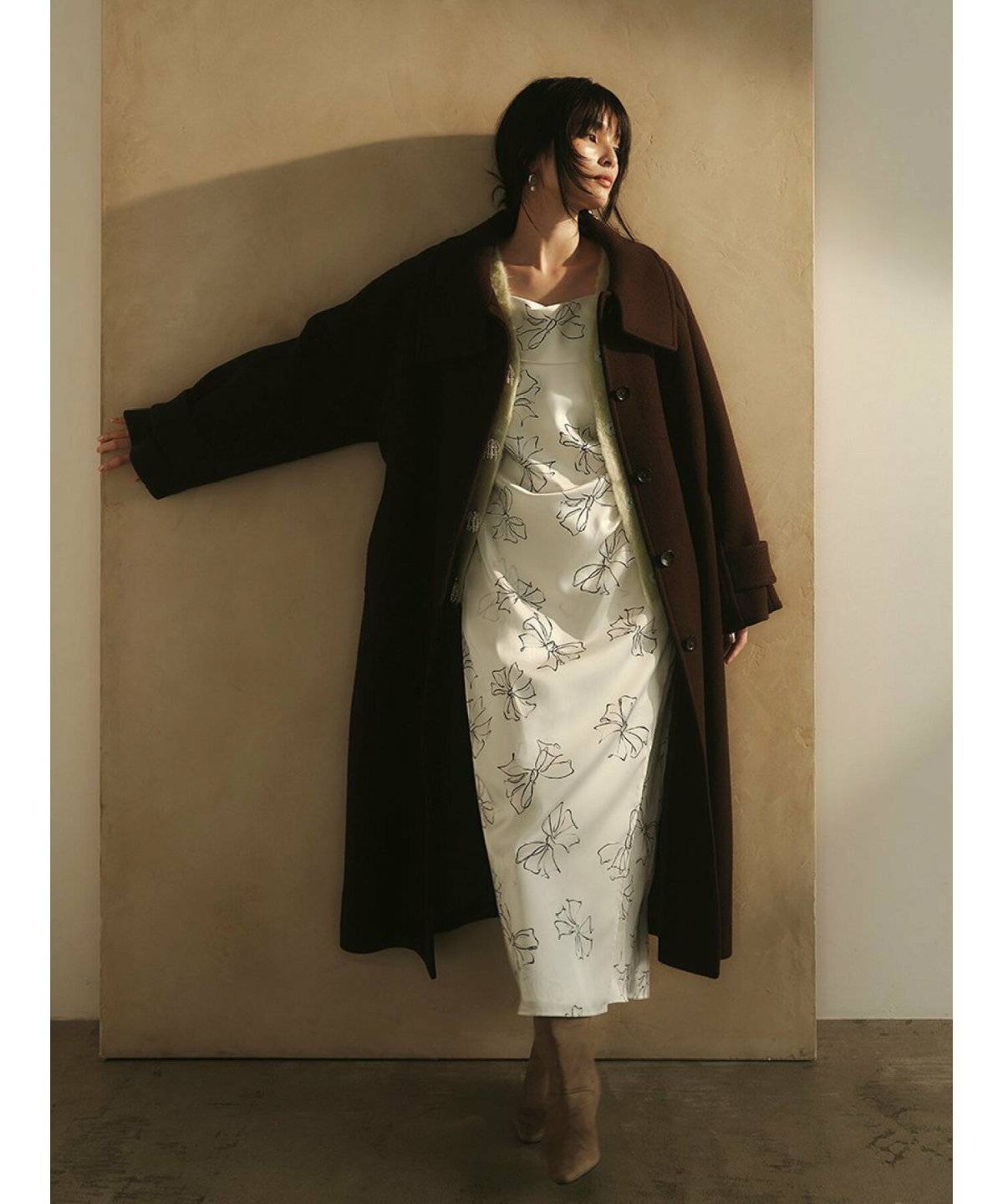 ワンピースコーデの女性