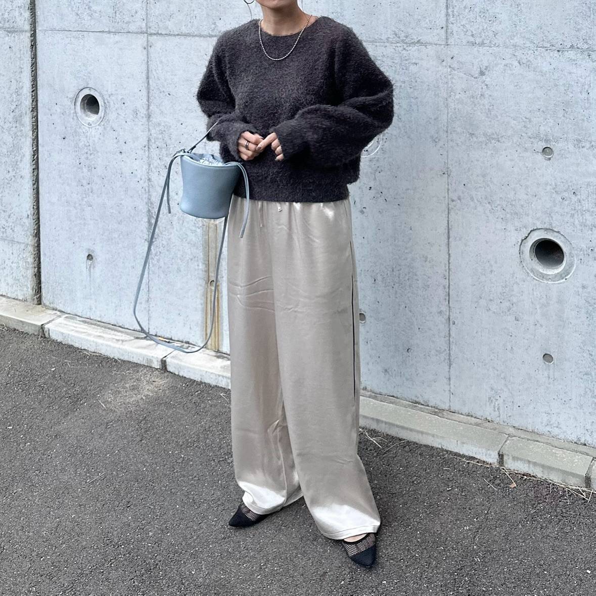 サテンパンツを合わせる♡