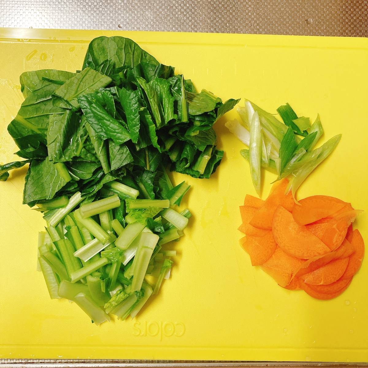 紀文公式の「焼ちくわとチンゲン菜のうま塩炒め」のレシピ