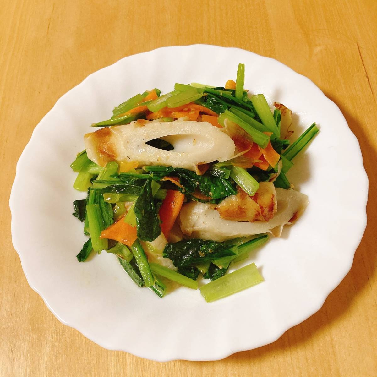 紀文公式の「焼ちくわとチンゲン菜のうま塩炒め」のレシピ