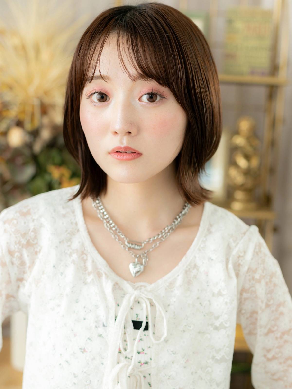 くすみカラーのくびれボブ