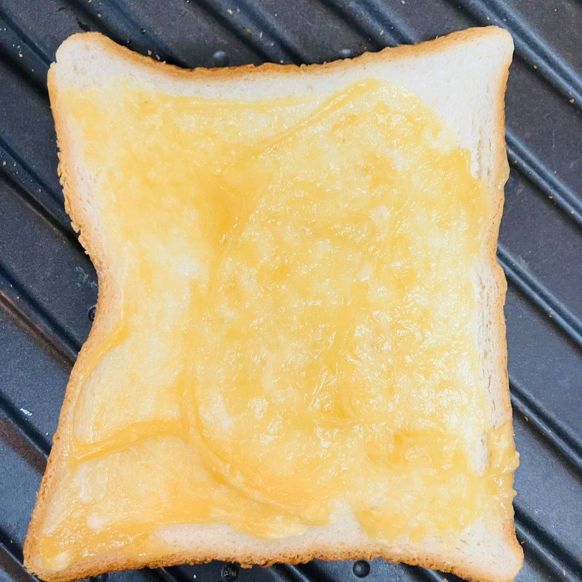 パスコ公式の「りんごとカマンベールチーズのハニートースト」のレシピ