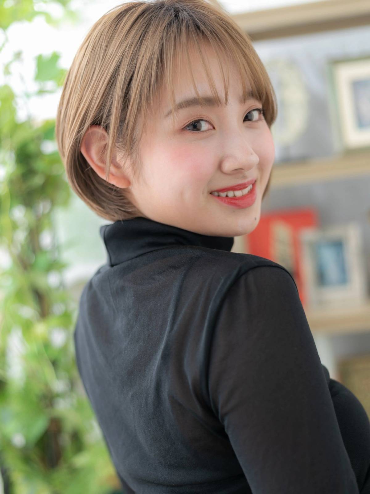 ベージュカラーのマッシュボブ