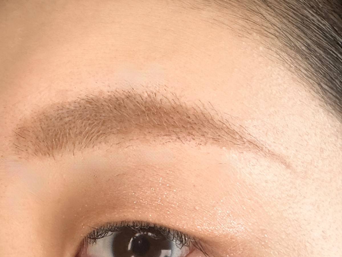 エテュセ　ブロウコンシーラーのみの仕上がりイメージ