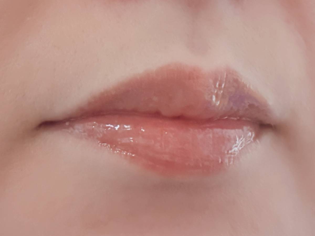 THE RETINOTIME ザ・レチノタイム リンクルリップエッセンス プランパー ヌーディピンク リップ美容液 色付きリップ 塗布後 筆者口元