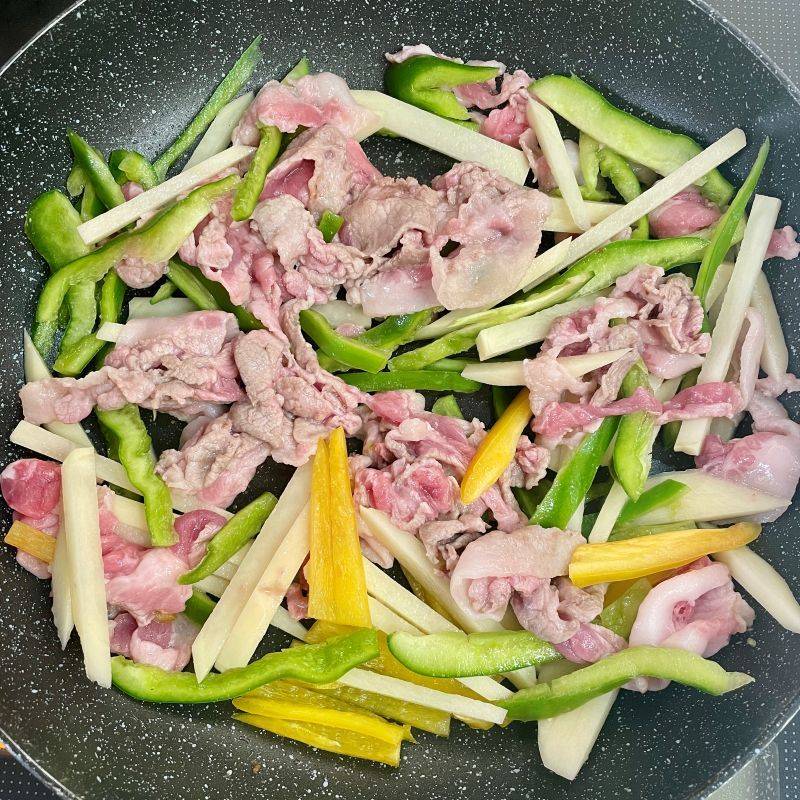 くらこん公式の「塩こんぶで青椒肉絲」のレシピ