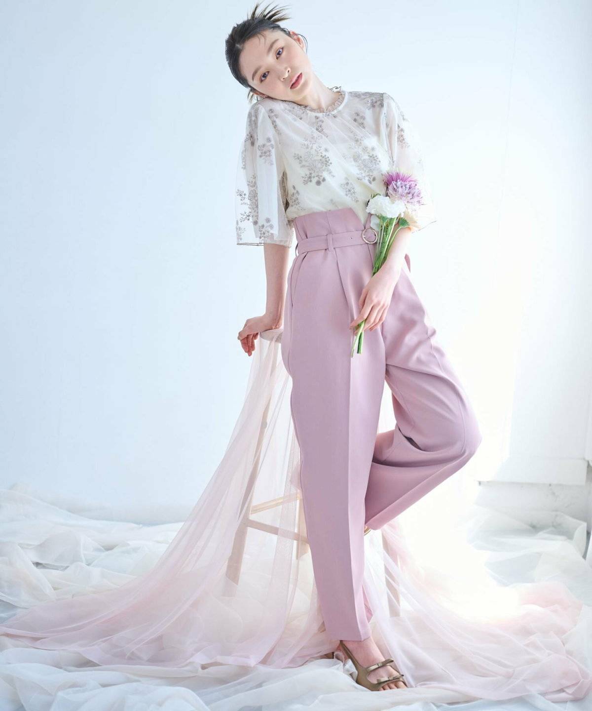 夏コーデの女性