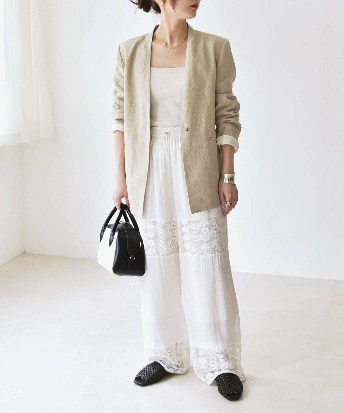 夏コーデの女性