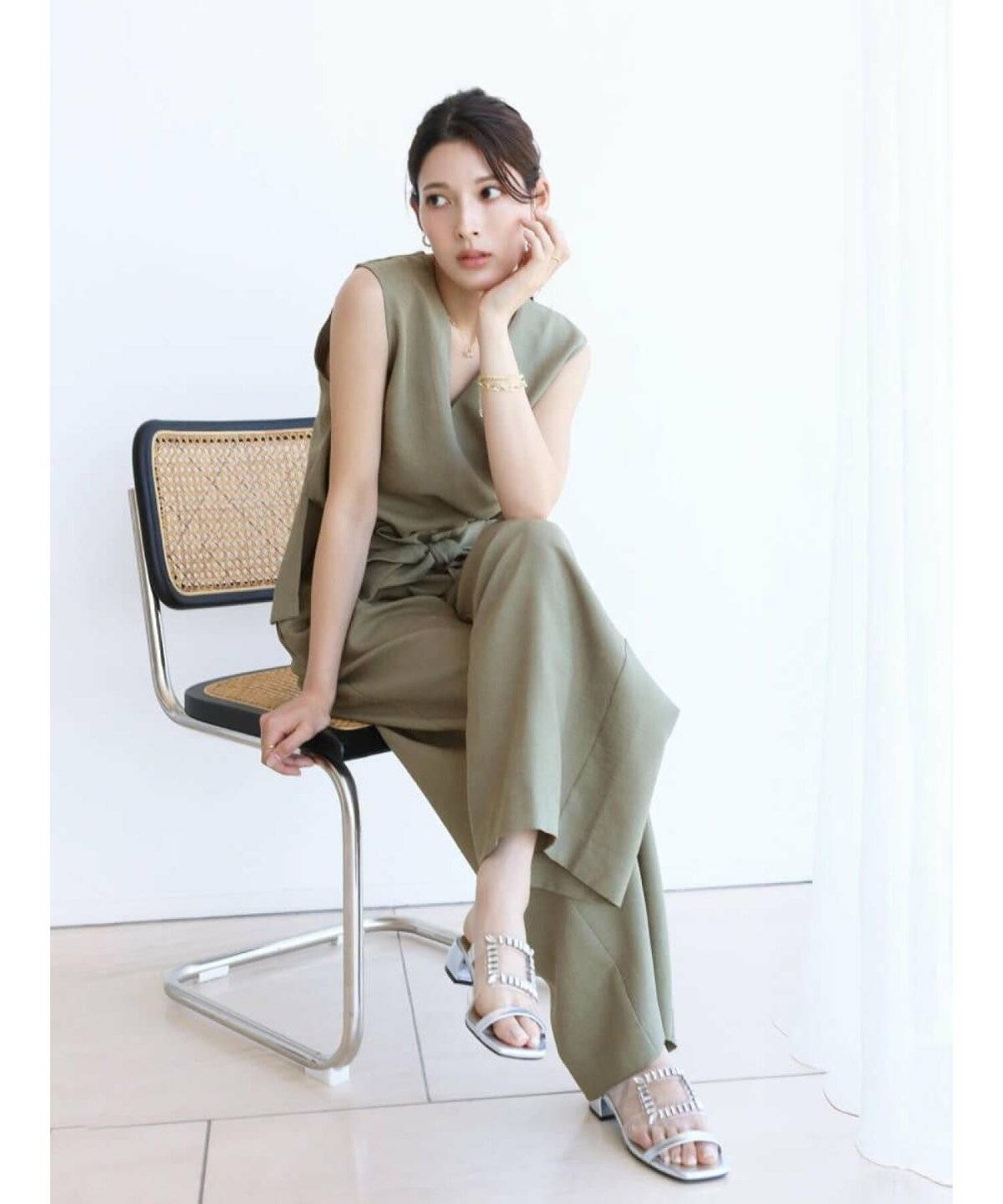 夏コーデの女性