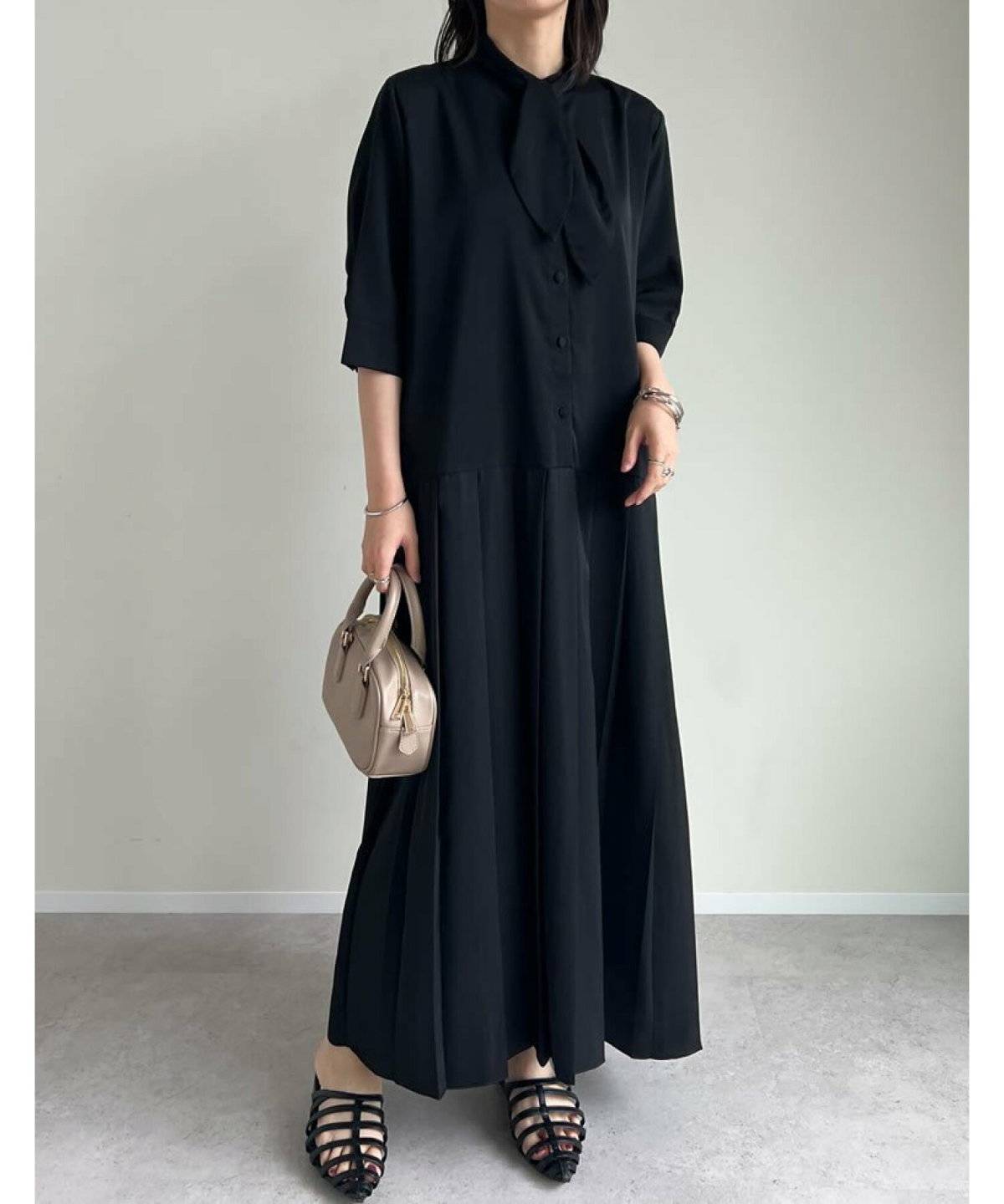 黒のシャツワンピースコーデ