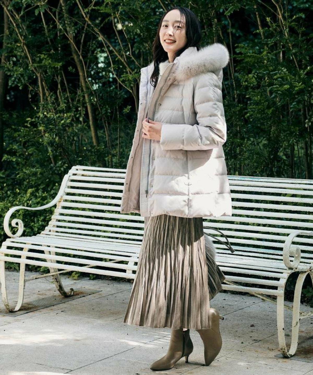 グレーのプリーツスカートコーデ