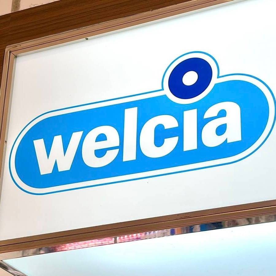 ウエルシアの看板