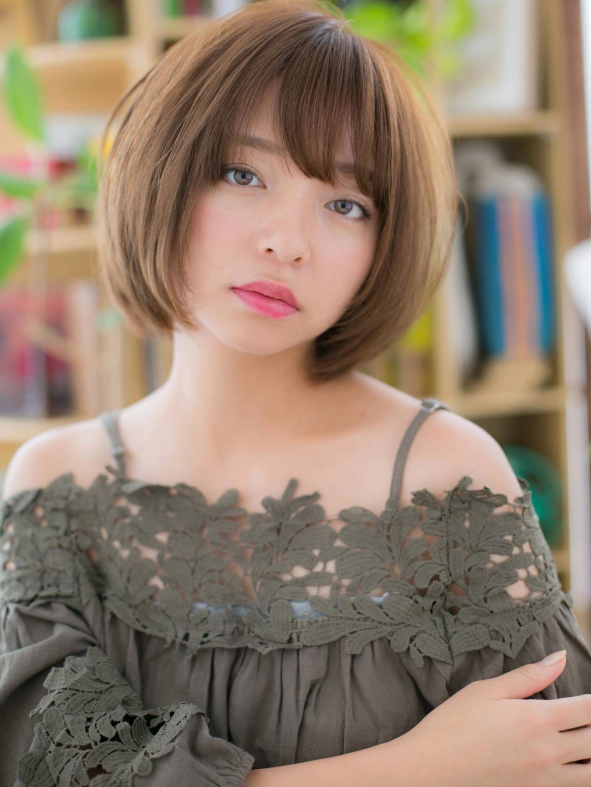 丸みシルエットのシンプルボブ