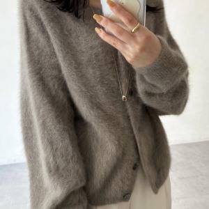 肌になじむミルキーベージュが素敵♪「モヘアカーディガン」でつくる優しげコーデ