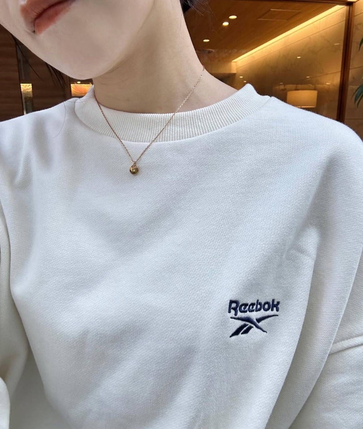 リーボックのミニロゴスウェット