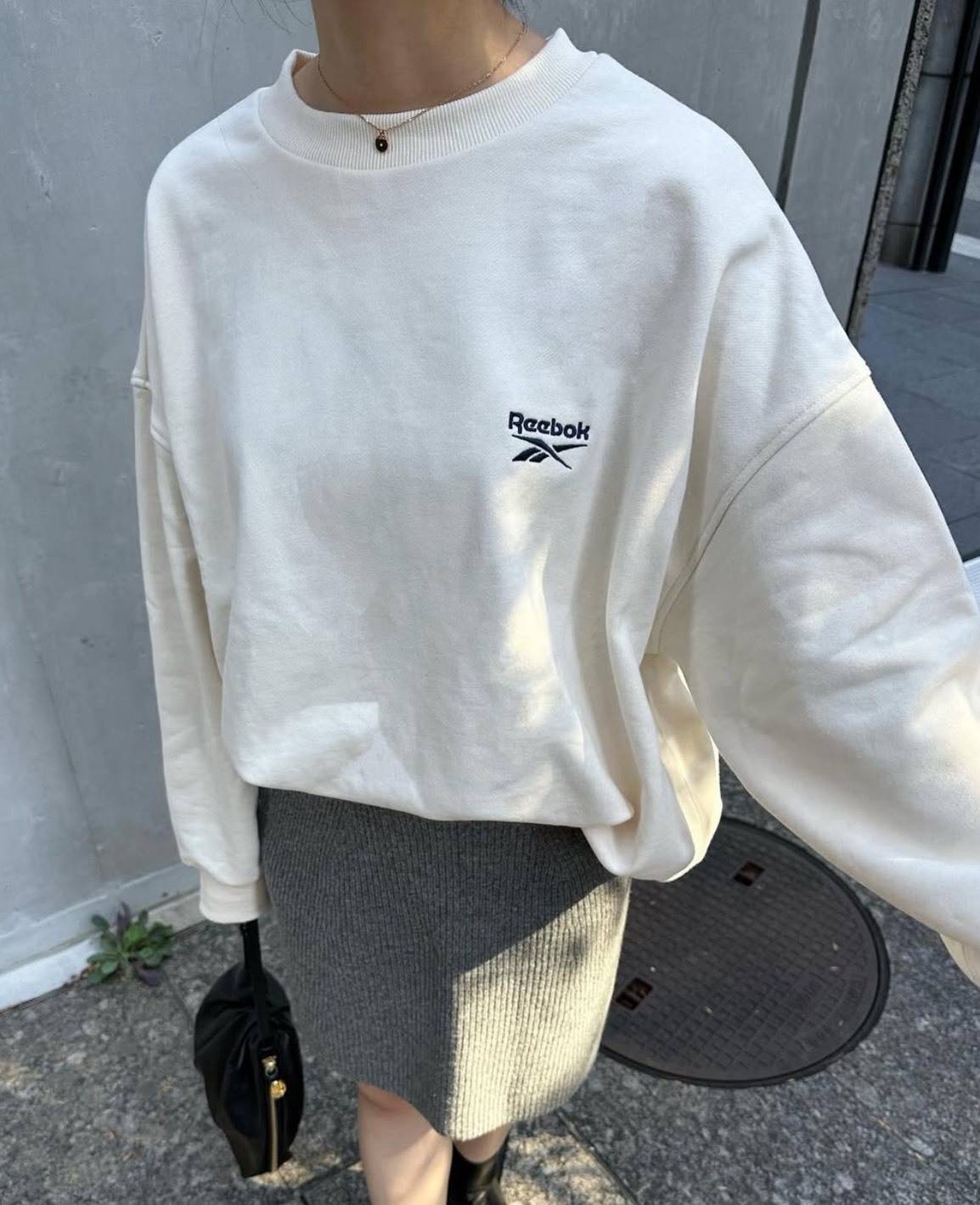 リーボックのミニロゴスウェット