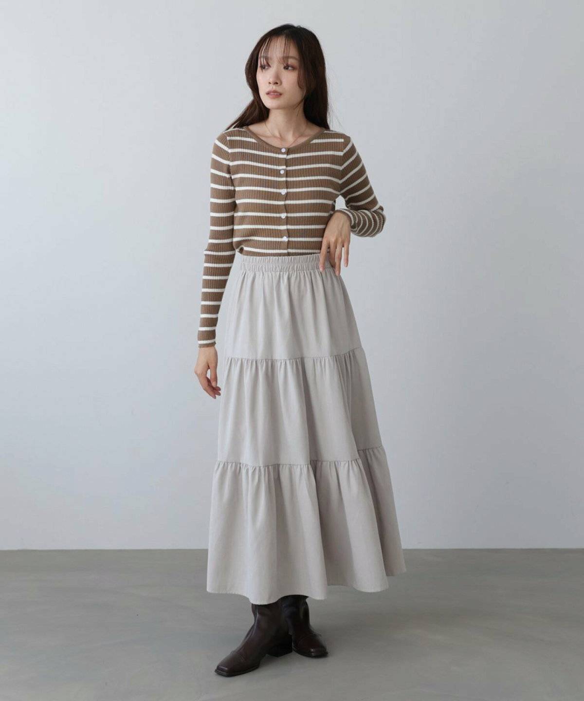 スカートコーデの女性