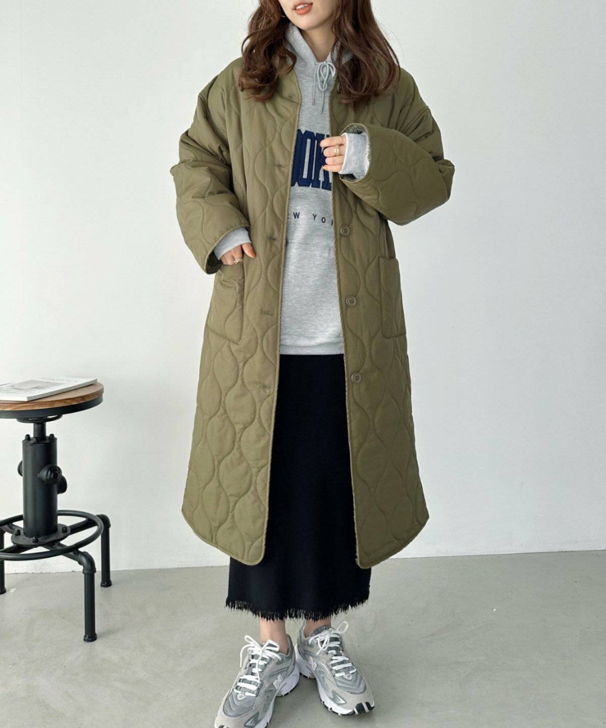 スカートコーデの女性