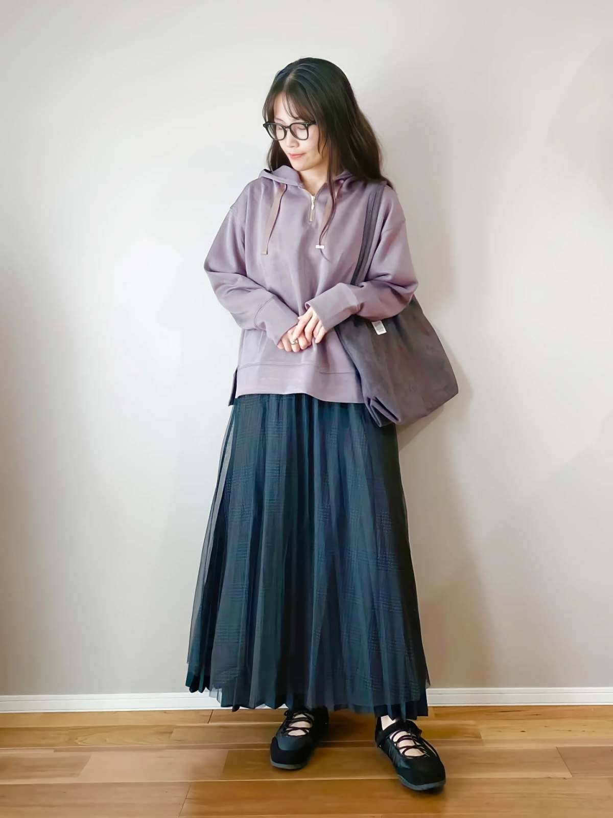 パーカー×プリーツスカート