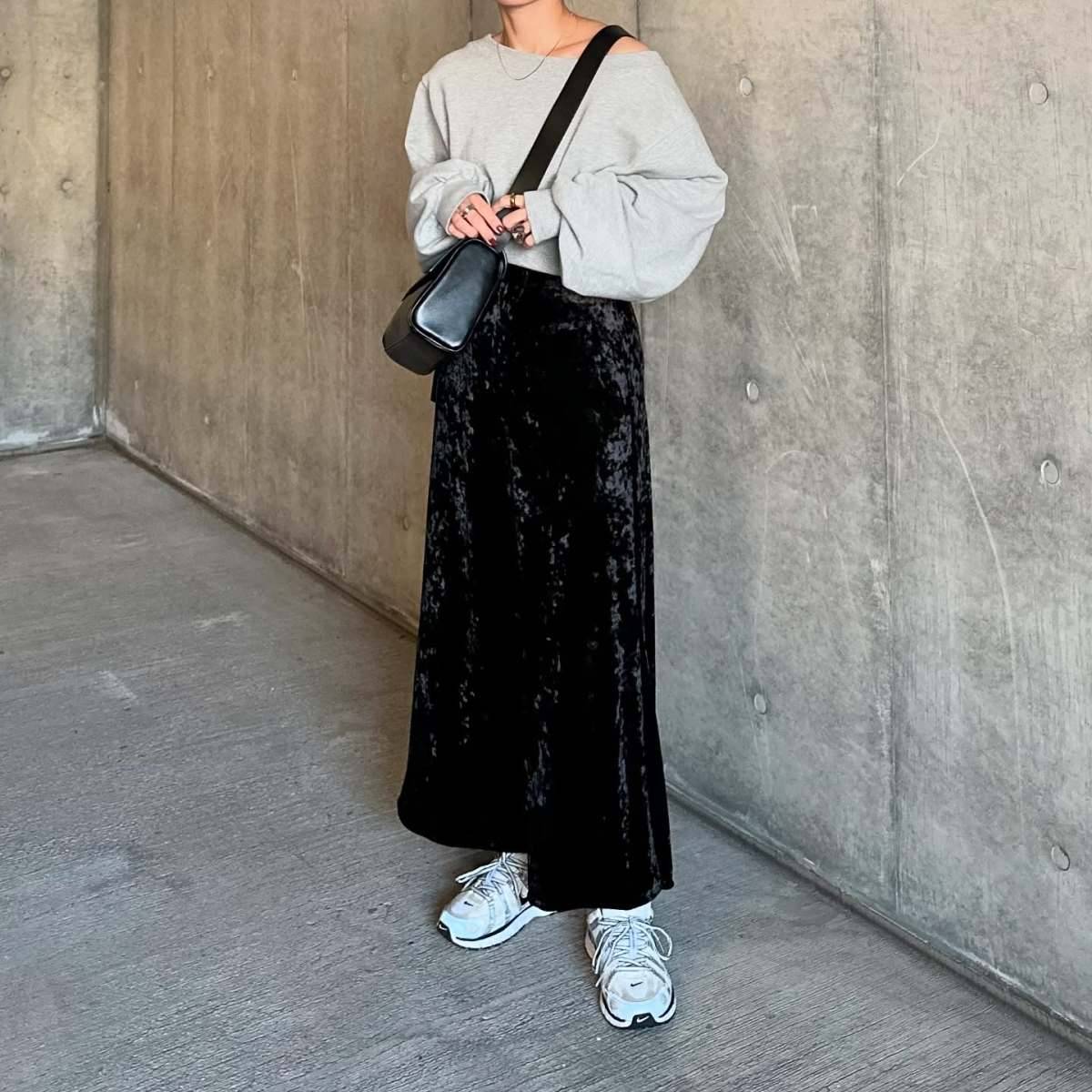 ワンショルスウェット×ベロアスカート