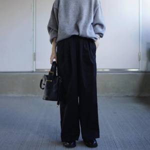 【2025年12月】センスいい人は、こう合わせる！初冬の黒パンツコーデ5選