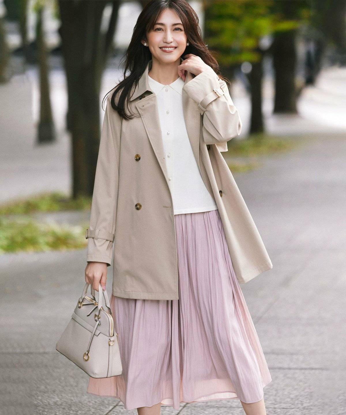 スカートコーデの女性