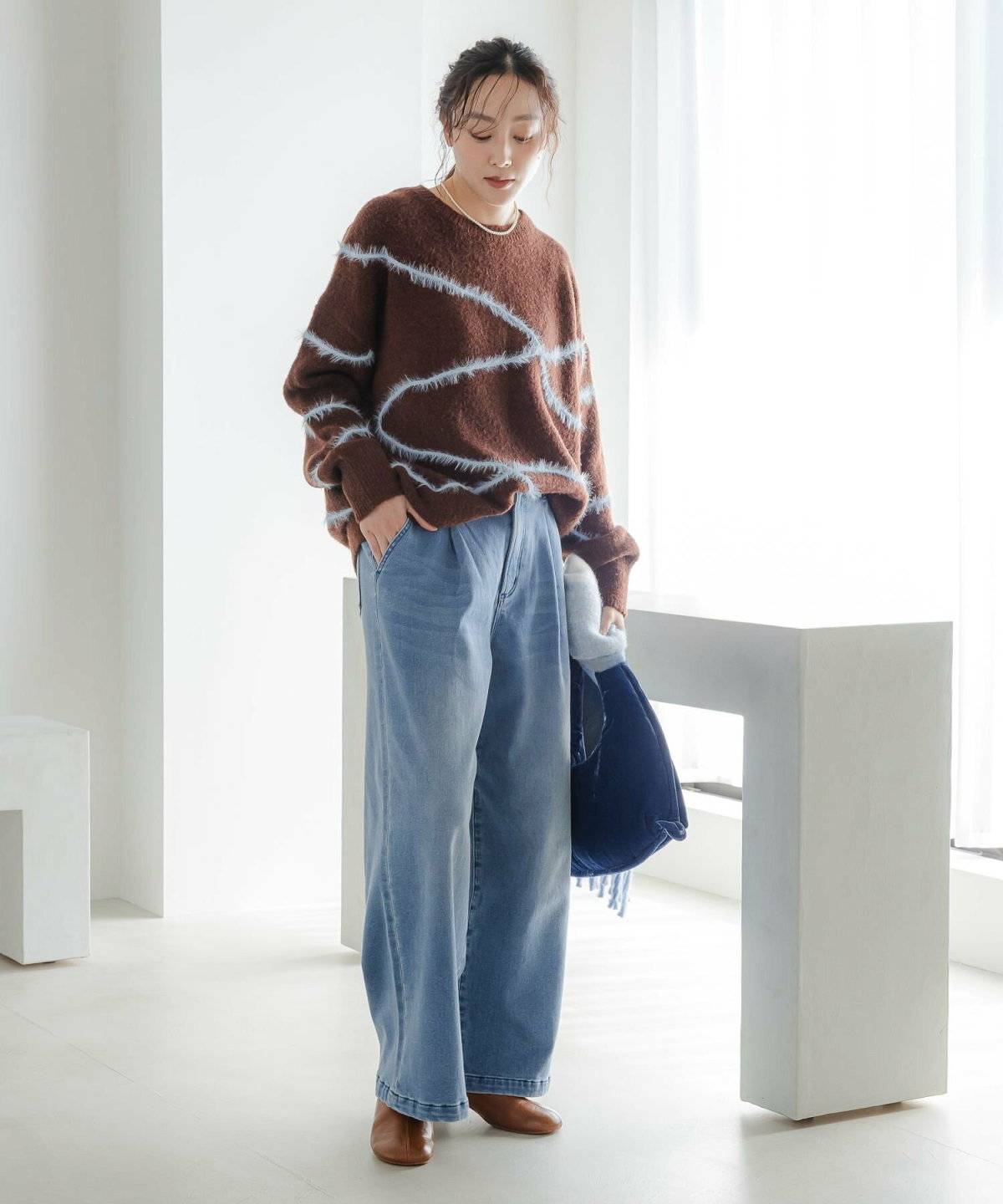 パンツコーデの女性