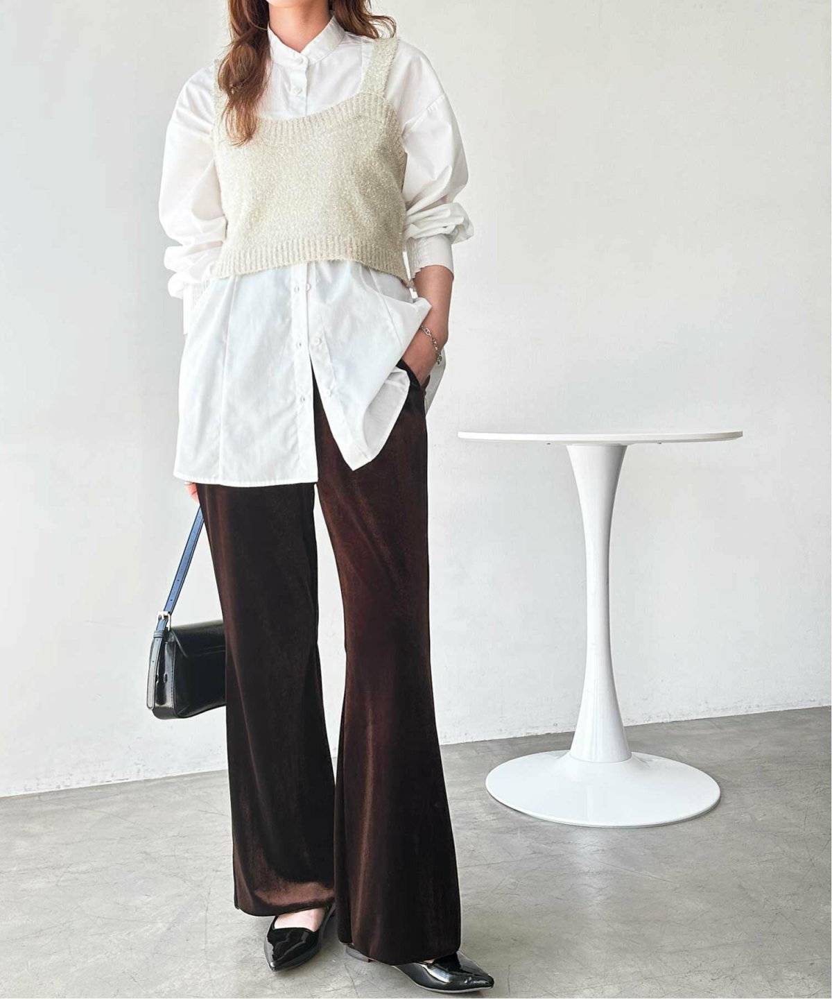 パンツコーデの女性