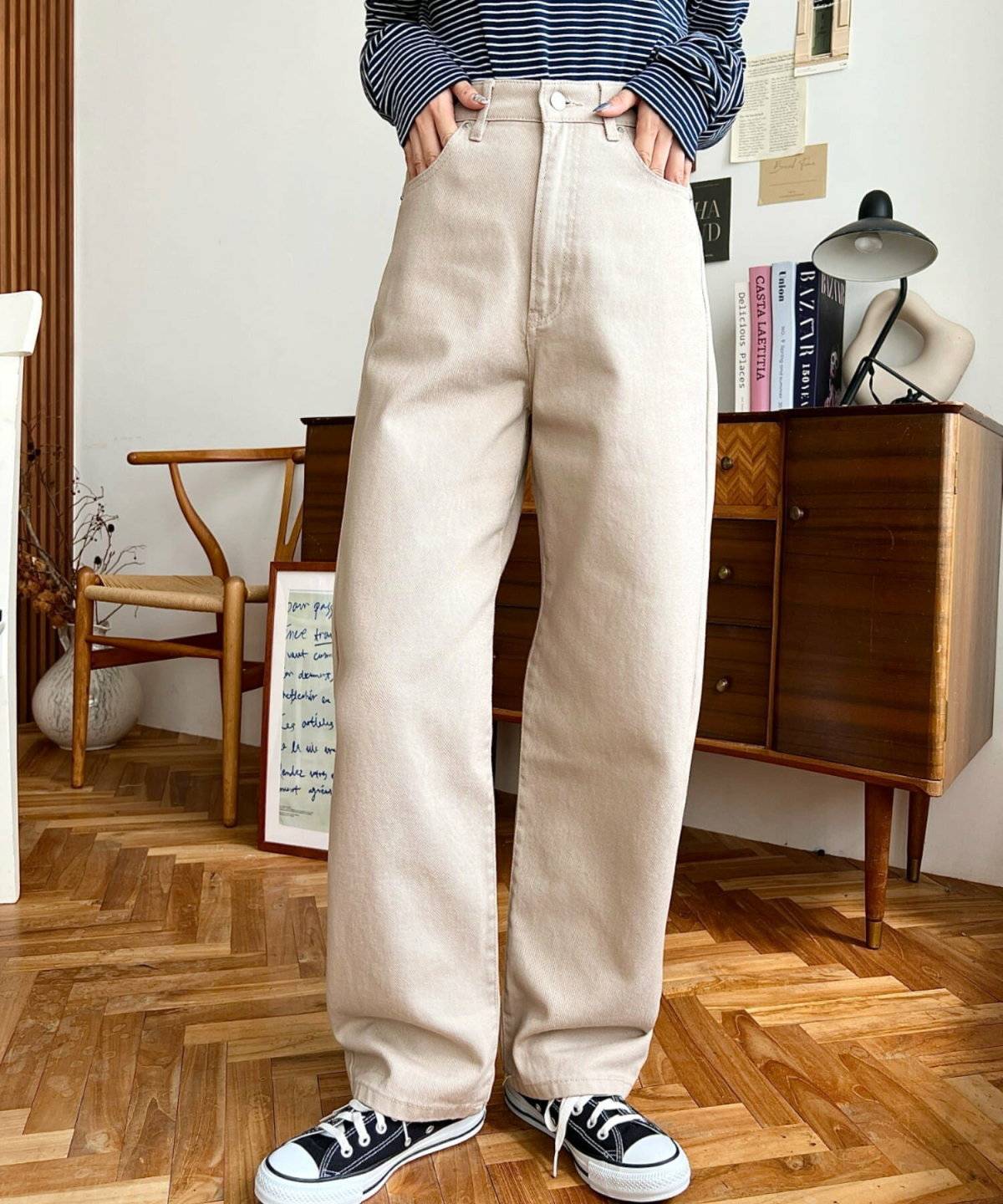 スニーカーコーデの女性