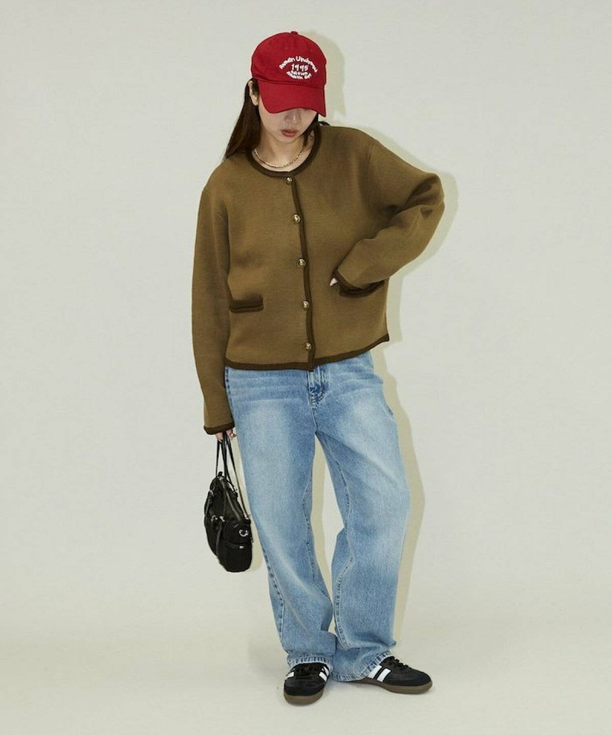 スニーカーコーデの女性