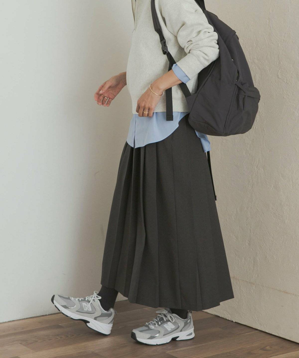 スニーカーコーデの女性