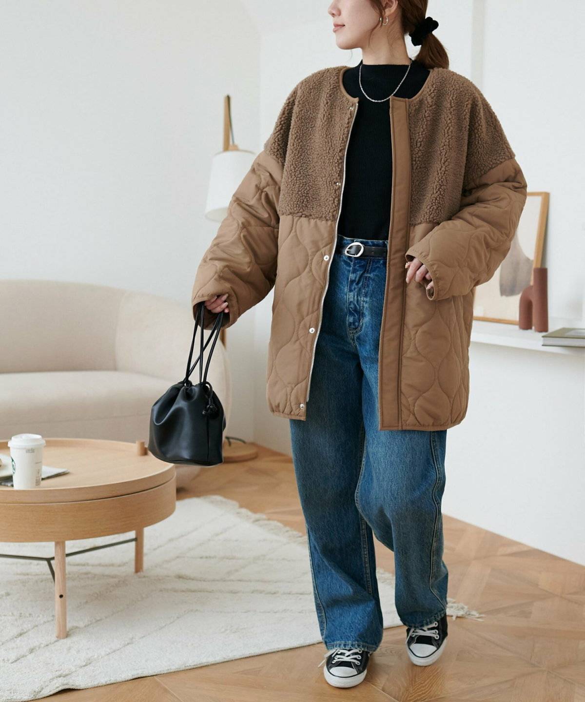 スニーカーコーデの女性