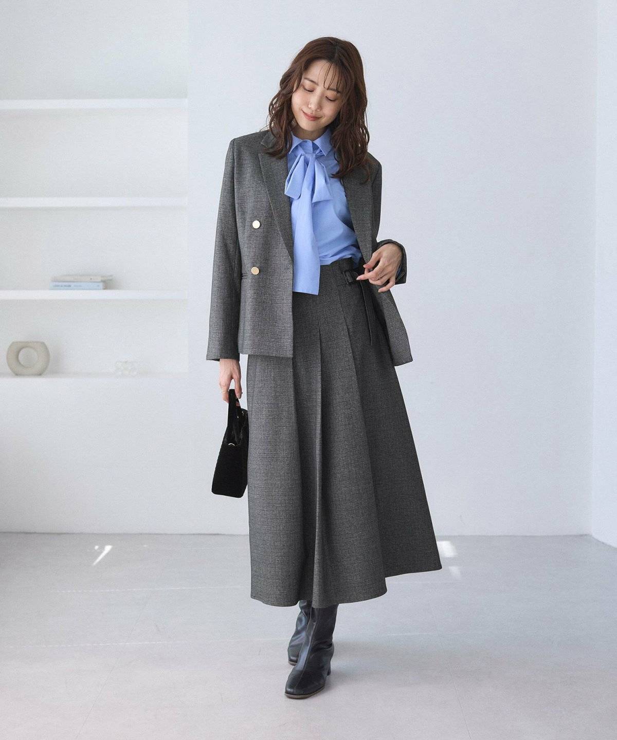 スカートコーデの女性