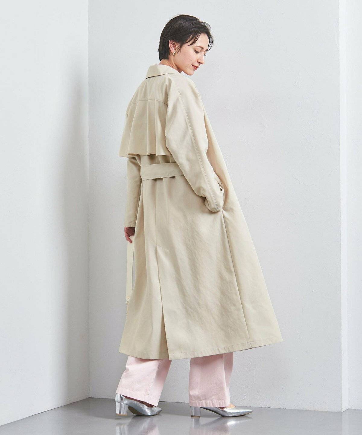 パンツコーデの女性