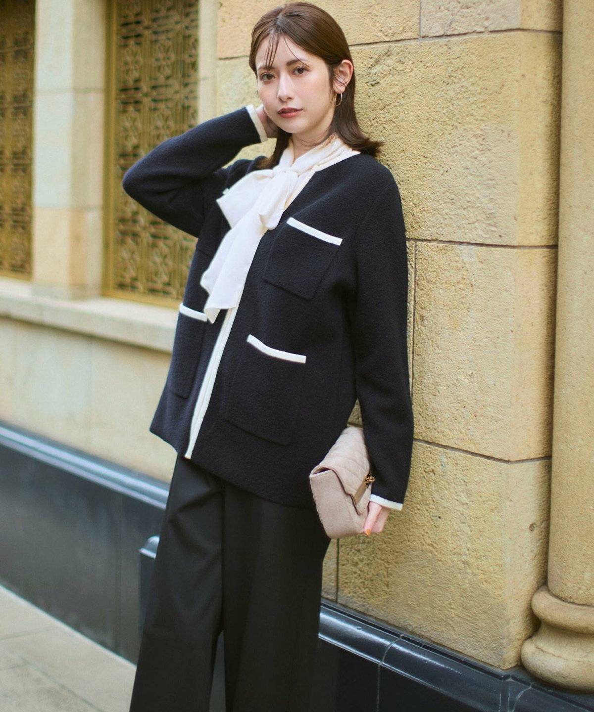 パンツコーデの女性