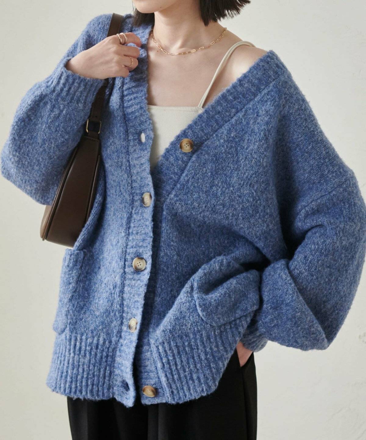 パンツコーデの女性