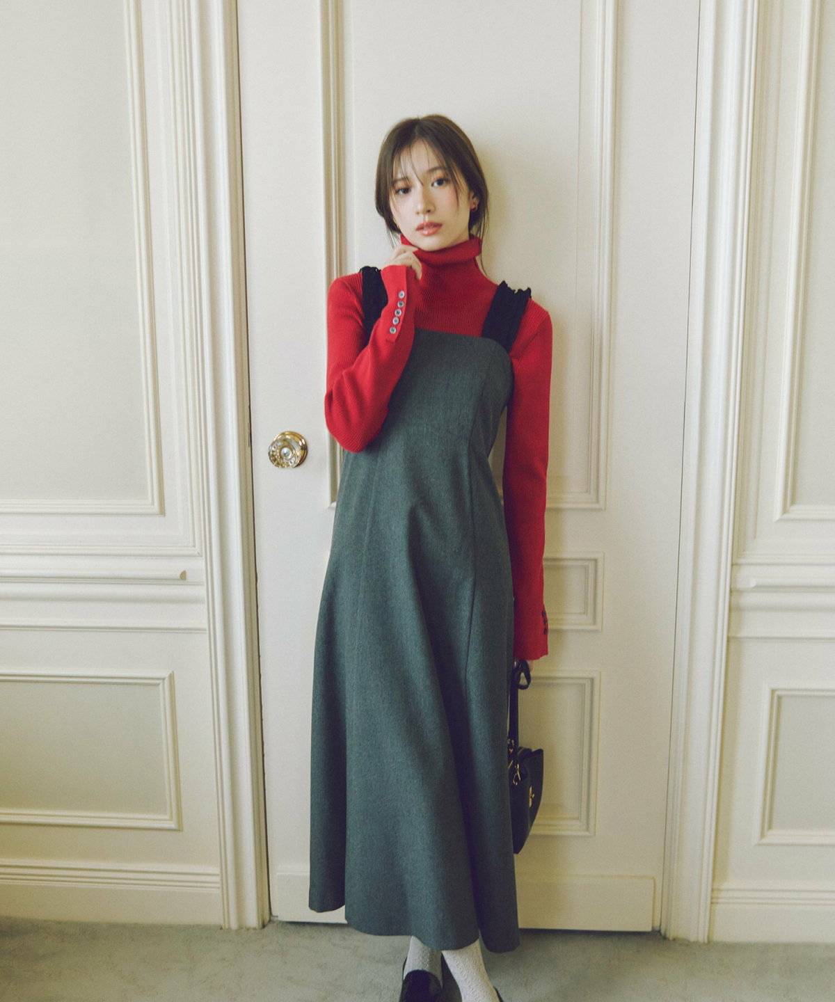 ワンピースコーデの女性