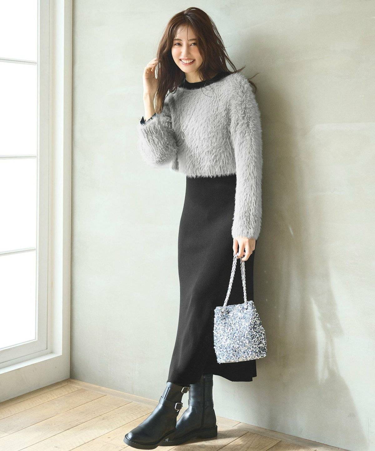 ワンピースコーデの女性