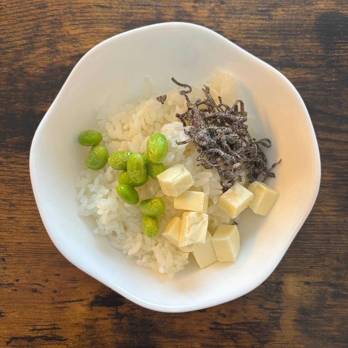 くらこん公式の「塩こんぶと枝豆のおにぎり」のレシピ