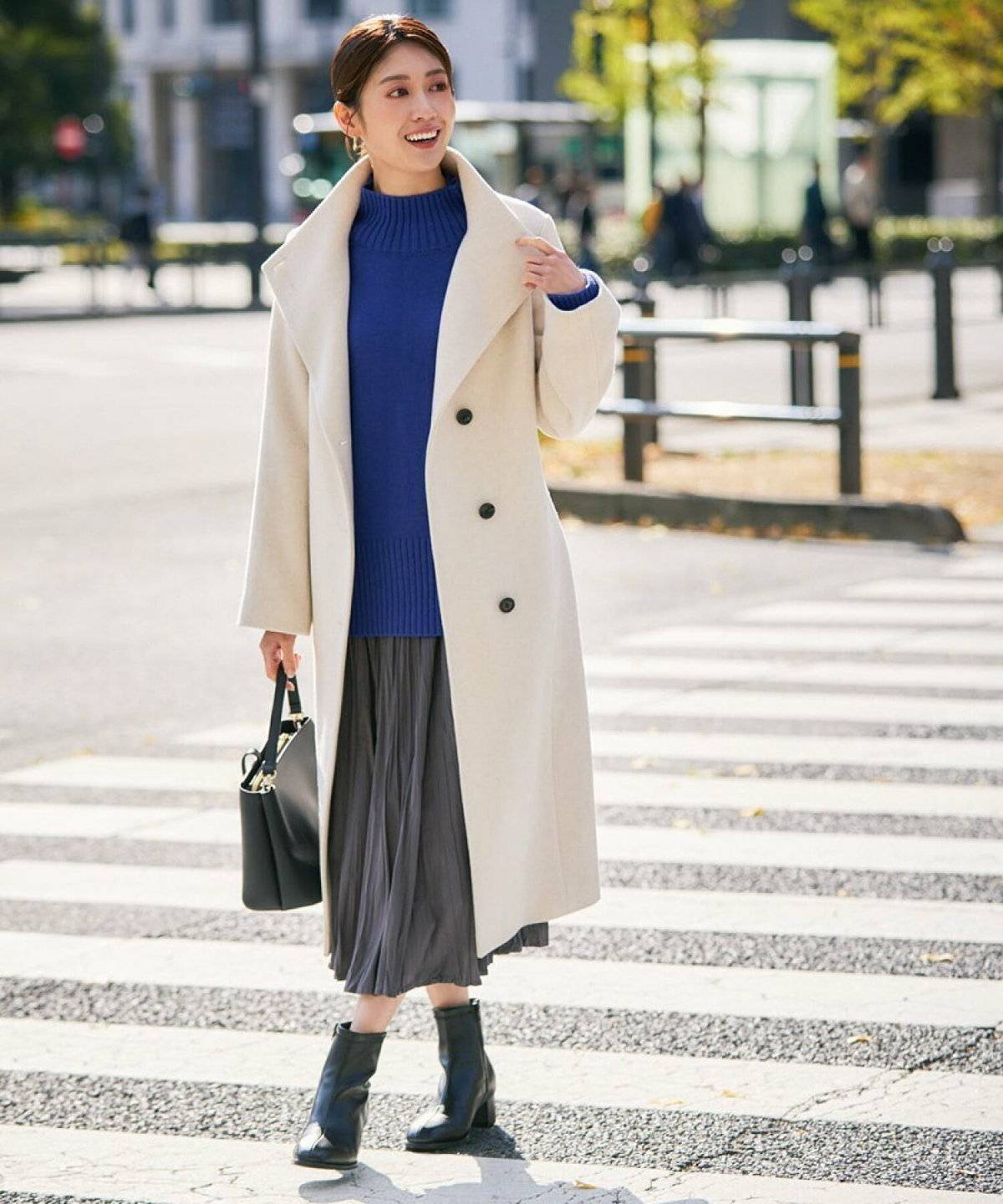 スカートコーデの女性