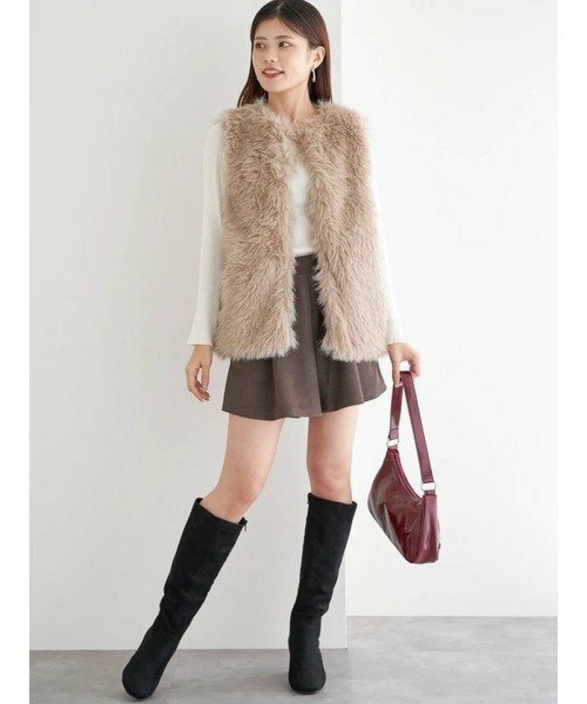 パンツコーデの女性