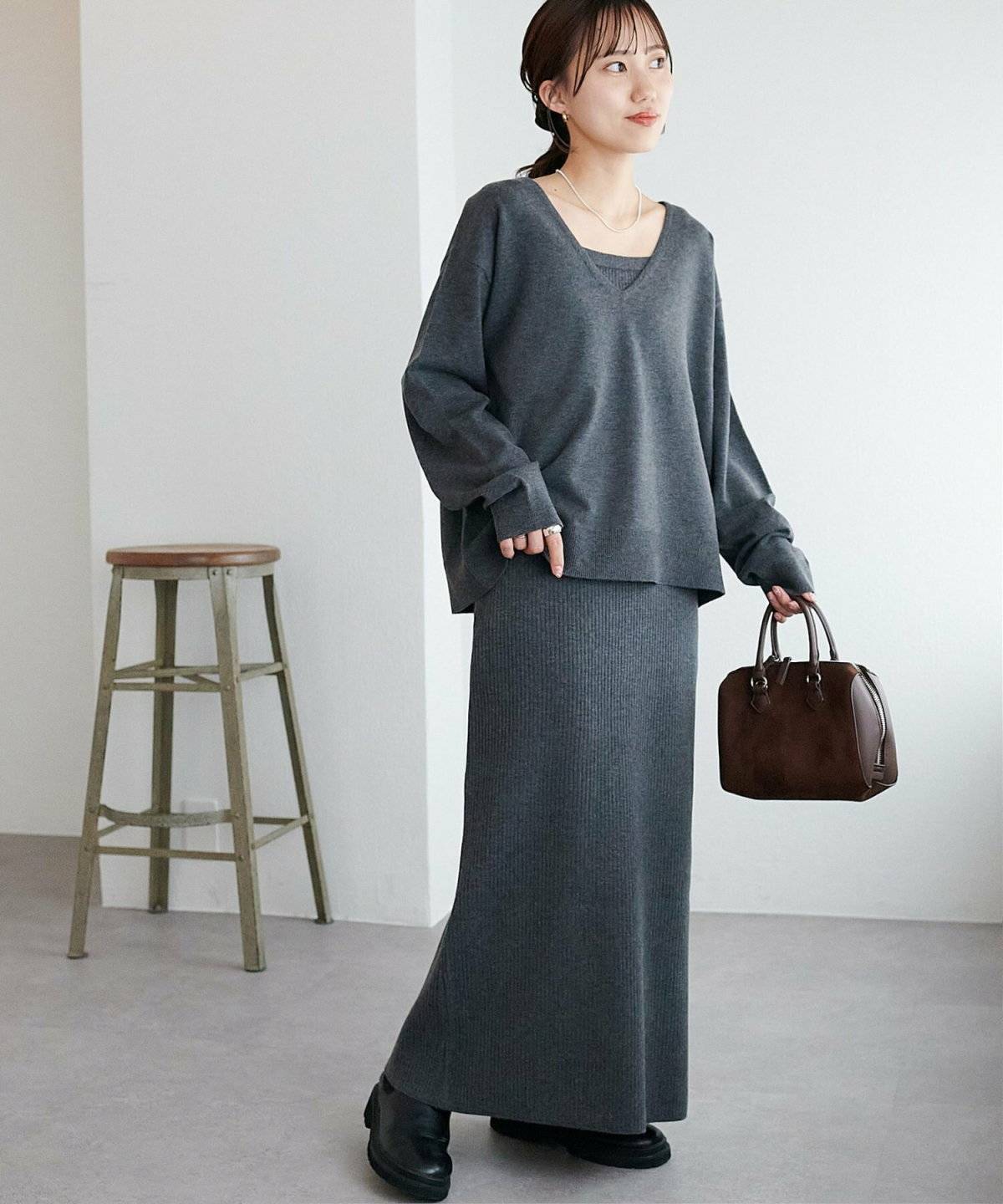 ワンピースコーデの女性